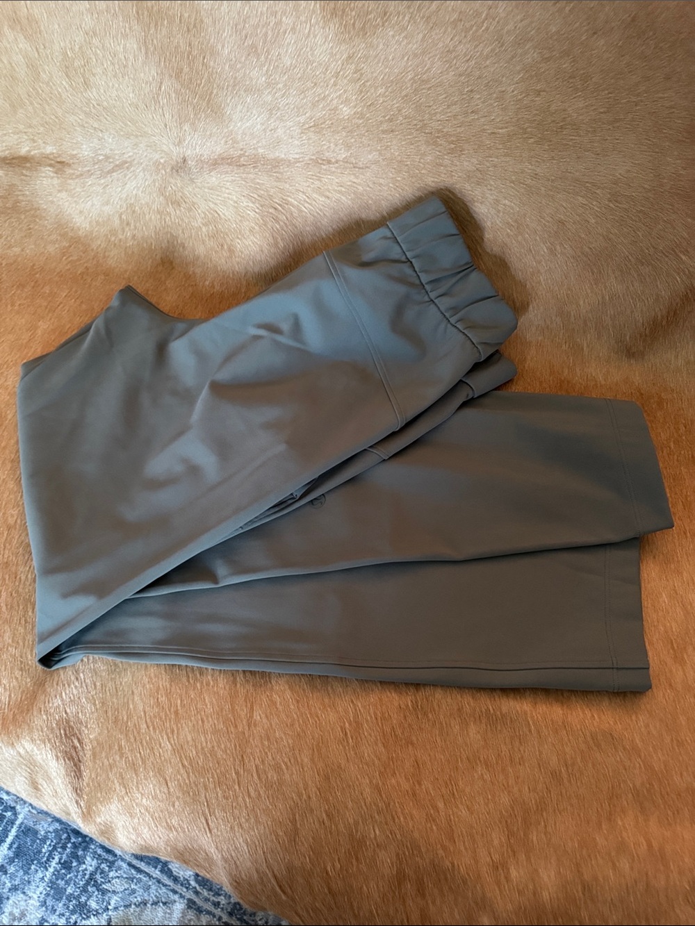 lululemon olive medium green stretch waist. Trousers style. Size 4